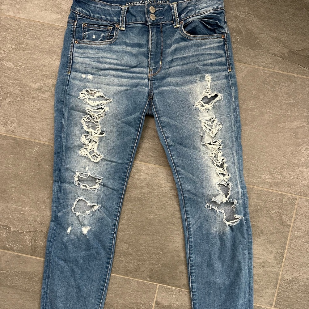 Women's New AMERICAN EAGLE - Distressed Artist Crop Jeans - Size 10